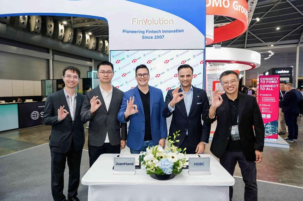 JuanHand and HSBC Signing at Singapore Fintech